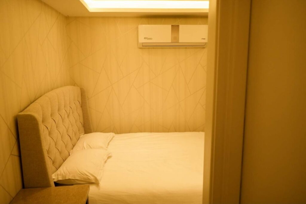 House Boat 80 ft Yacht: Comfortable Sleeping Area