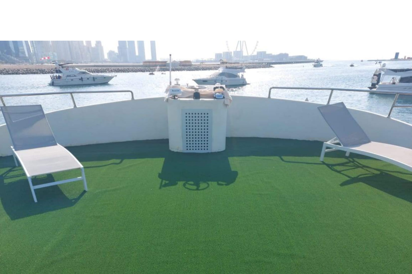 House Boat 80 ft Yacht: Inviting Open Area